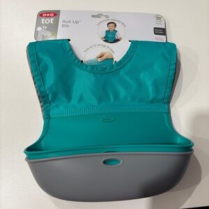 New OXO Tot Roll Up Bibs 2 Pack Grey/Teal  Easy Feeding Cleanup Washable